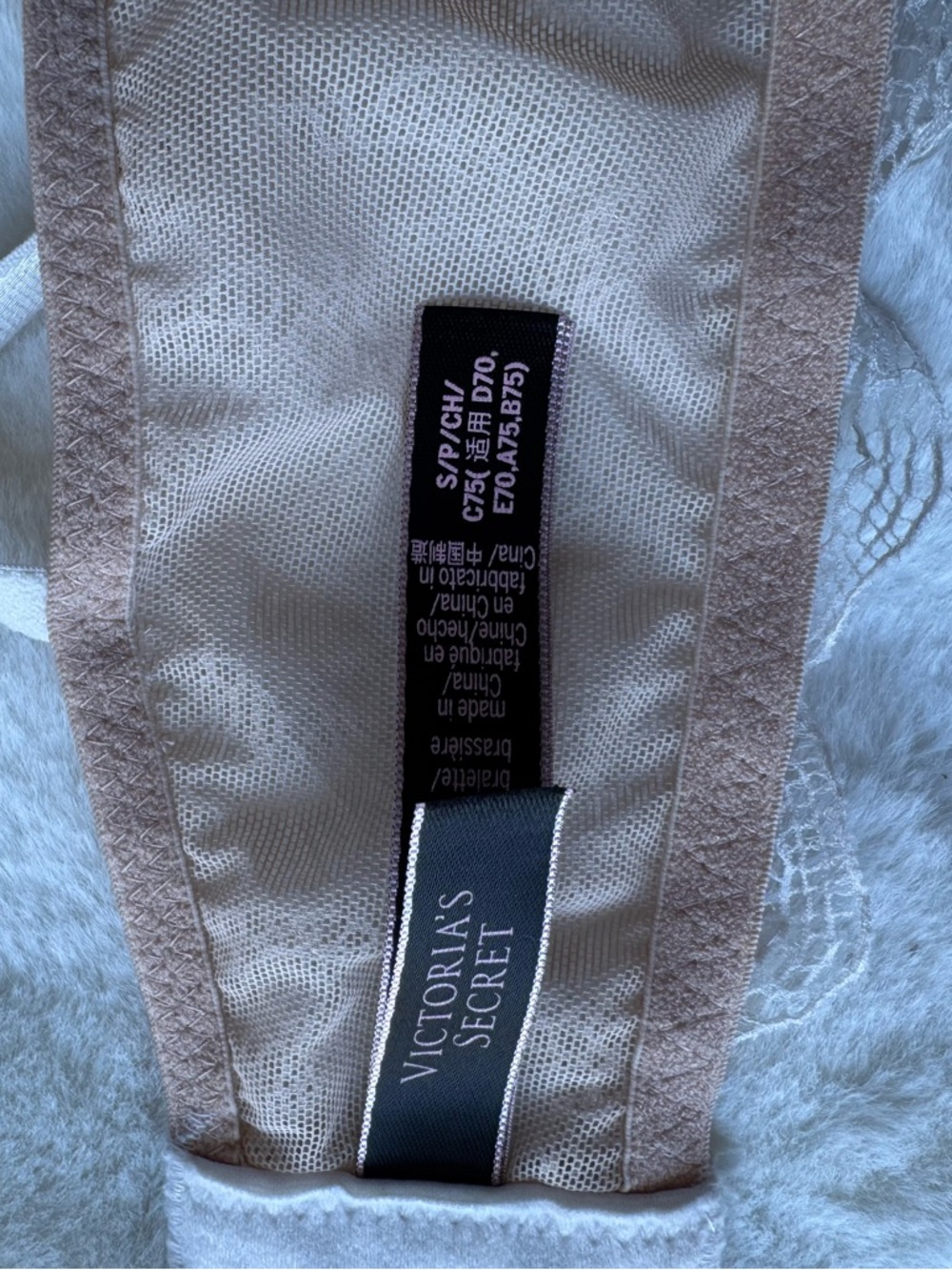 Victoria’s Secret Lace Plunge Bralette – Nude Beige (Size S) - Picture 7 of 7